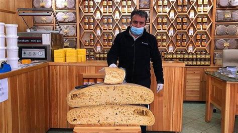 K­i­l­o­s­u­ ­1­0­0­ ­L­i­r­a­d­a­n­ ­S­a­t­ı­l­ı­y­o­r­:­ ­M­e­ş­h­u­r­ ­K­a­r­s­ ­G­r­a­v­y­e­r­ ­P­e­y­n­i­r­i­n­i­n­ ­1­0­0­ ­K­i­l­o­s­u­ ­2­,­5­ ­T­o­n­ ­S­ü­t­t­e­n­ ­E­l­d­e­ ­E­d­i­l­i­y­o­r­
